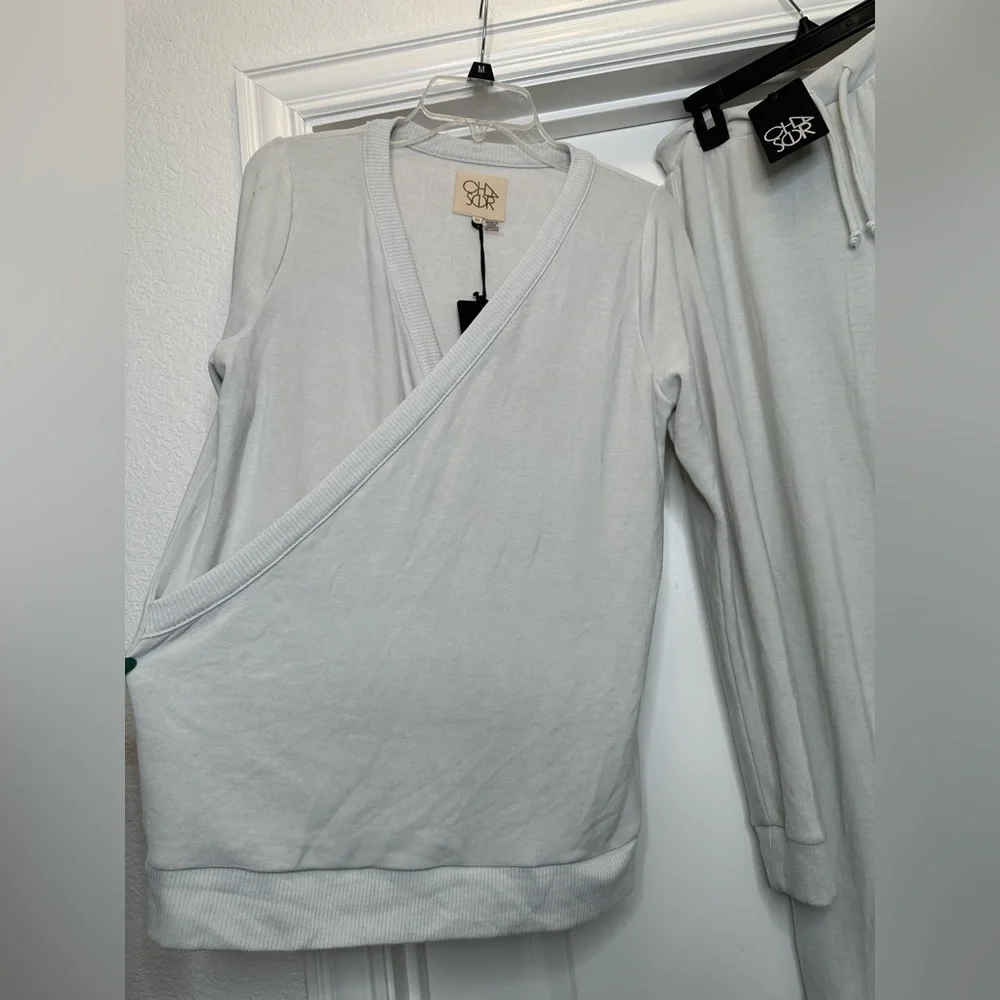 Chaser Cozy Knit‎ Open Vent Jogger set in a baby blueish gray color size medium